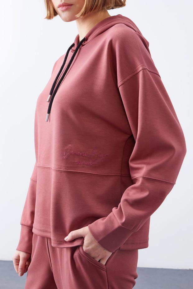Tommy Life Gül Kurusu Kapüşonlu Nakış Detaylı Klasik Paça Kadın Oversize Eşofman Takımı - 95310. 4 Tommy Life Gül Kurusu Kapüşonlu Nakış Detaylı Klasik Paça Kadın Oversize Eşofman Takımı - 95310. 4