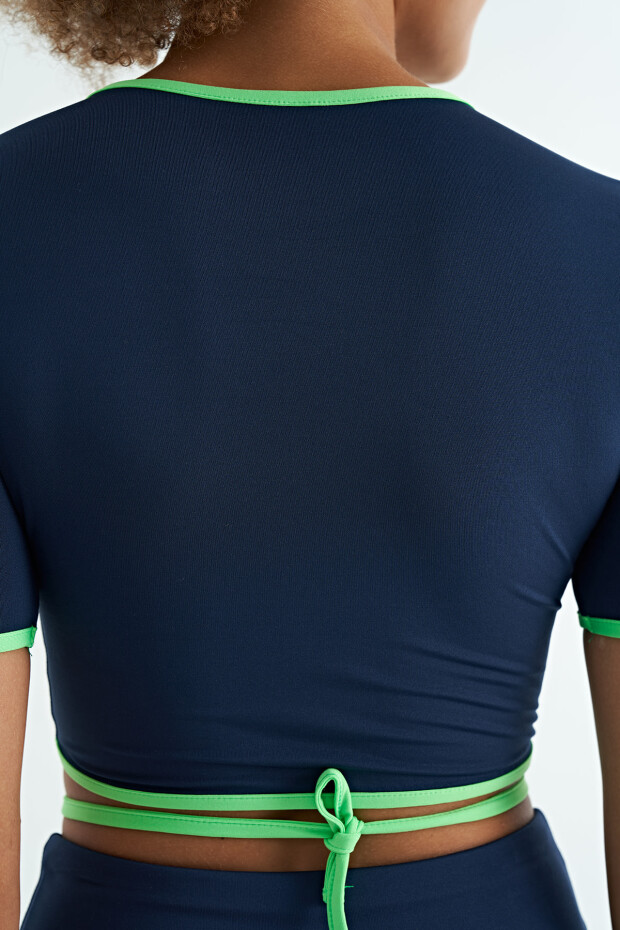 İndigo Bel Bağlama Detaylı O Yaka Standart Kalıp Dalgıç Kumaş Kadın Crop T-Shirt - 97266 - 11