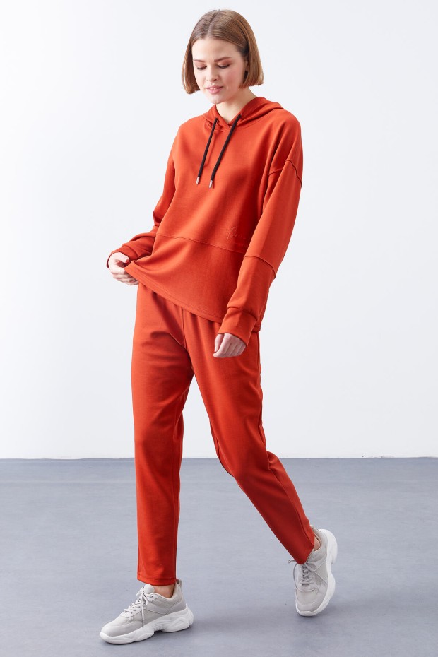 Tommy Life Kiremit Kapüşonlu Nakış Detaylı Klasik Paça Kadın Oversize Eşofman Takımı - 95310. 8 Tommy Life Kiremit Kapüşonlu Nakış Detaylı Klasik Paça Kadın Oversize Eşofman Takımı - 95310. 8