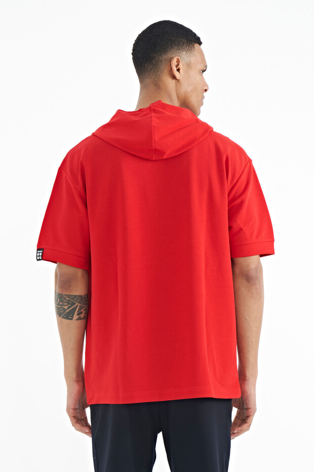 Kırmızı Kapüşonlu Kol Etiket Detaylı Oversize Erkek T-shirt - 88179 - 6