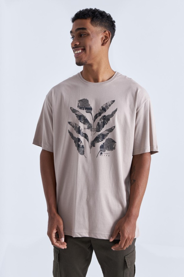 Tommy Life Koyu Bej Büyük Baskılı O Yaka Erkek Oversize T-Shirt - 88092. 3 Tommy Life Koyu Bej Büyük Baskılı O Yaka Erkek Oversize T-Shirt - 88092. 3