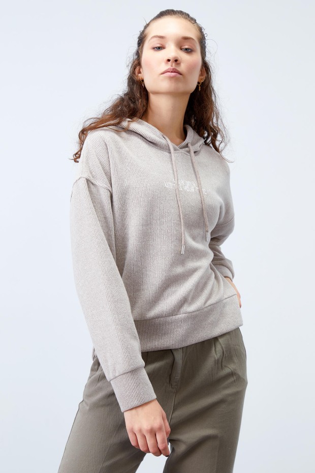 Tommy Life Koyu Bej Kapüşonlu Yazı Nakışlı Selanik Kadın Oversize Sweatshirt - 97192. 6 Tommy Life Koyu Bej Kapüşonlu Yazı Nakışlı Selanik Kadın Oversize Sweatshirt - 97192. 6