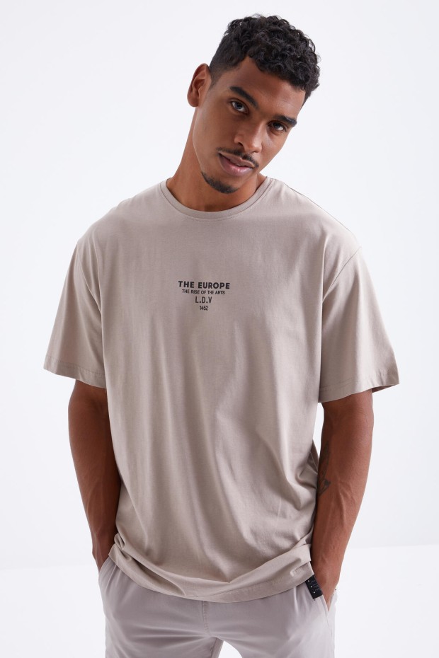 Tommy Life Koyu Bej Sırt Baskılı O Yaka Erkek Oversize T-Shirt - 88091. 2 Tommy Life Koyu Bej Sırt Baskılı O Yaka Erkek Oversize T-Shirt - 88091. 2