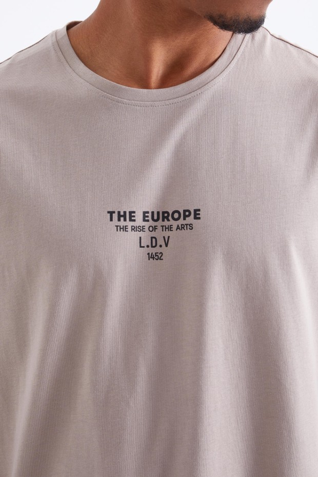 Tommy Life Koyu Bej Sırt Baskılı O Yaka Erkek Oversize T-Shirt - 88091. 4