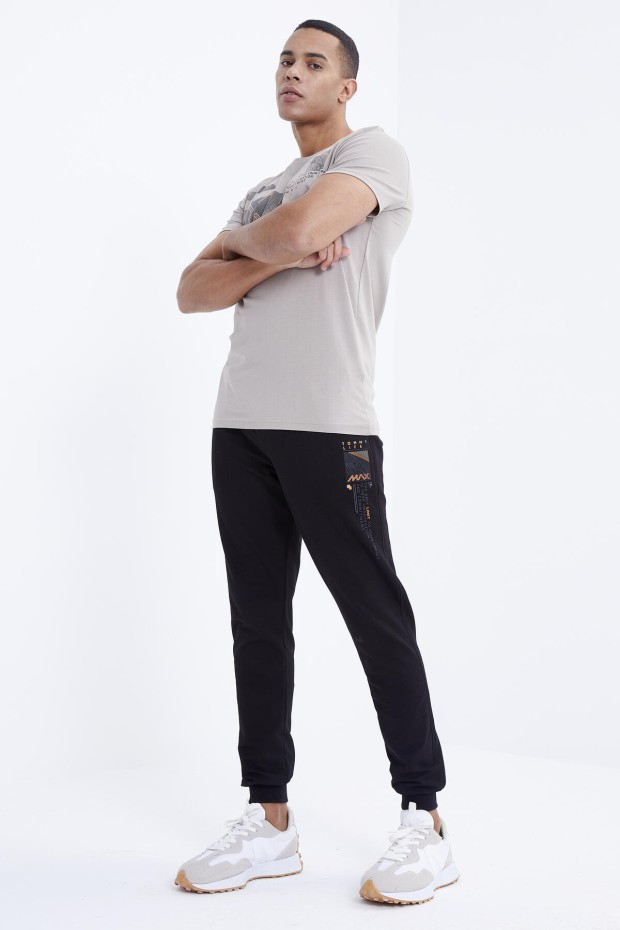 Tommy Life Koyu Bej - Siyah Baskı Detaylı O Yaka Standart Kalıp Manşetli Erkek Eşofman Takım - 85174. 1 Tommy Life Koyu Bej - Siyah Baskı Detaylı O Yaka Standart Kalıp Manşetli Erkek Eşofman Takım - 85174. 1