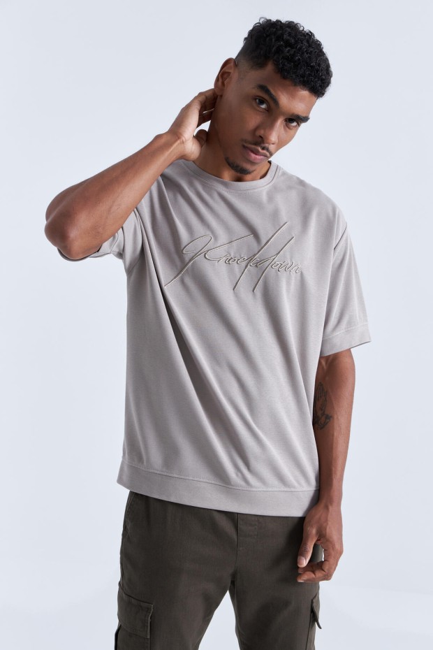 Tommy Life Koyu Bej Yazı Nakışlı O Yaka Erkek Oversize T-Shirt - 88102. 3 Tommy Life Koyu Bej Yazı Nakışlı O Yaka Erkek Oversize T-Shirt - 88102. 3