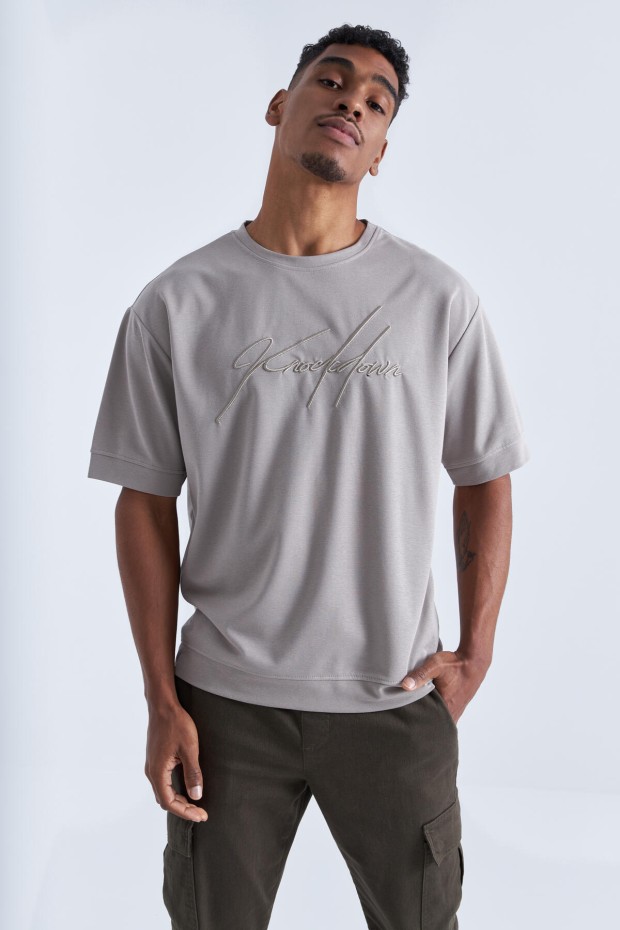 Tommy Life Koyu Bej Yazı Nakışlı O Yaka Erkek Oversize T-Shirt - 88102. 5 Tommy Life Koyu Bej Yazı Nakışlı O Yaka Erkek Oversize T-Shirt - 88102. 5