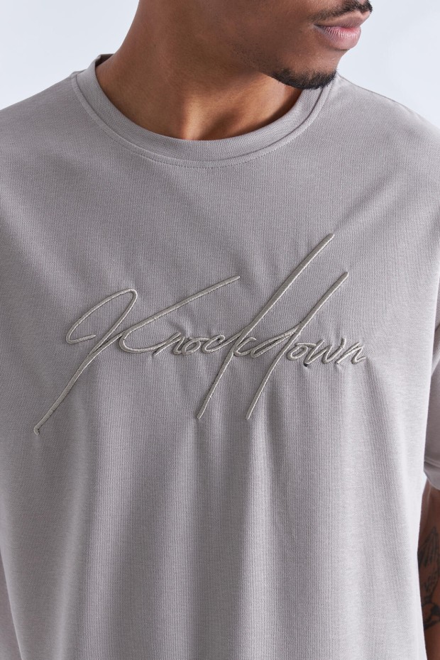 Tommy Life Koyu Bej Yazı Nakışlı O Yaka Erkek Oversize T-Shirt - 88102. 4 Tommy Life Koyu Bej Yazı Nakışlı O Yaka Erkek Oversize T-Shirt - 88102. 4