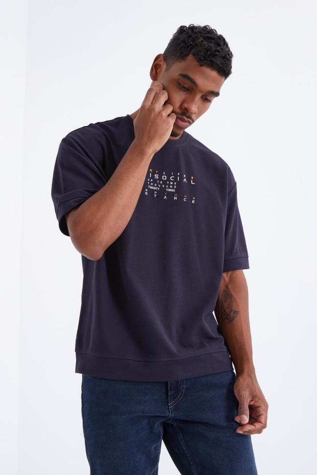 Tommy Life Lacivert Küçük Yazı Nakışlı O Yaka Erkek Oversize T-Shirt - 88103. 6