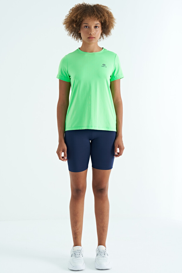 Neon Yeşil Sırt Yırtmaç Detaylı O Yaka Kısa Kollu Standart Kalıp Kadın T-Shirt - 97267 - 3