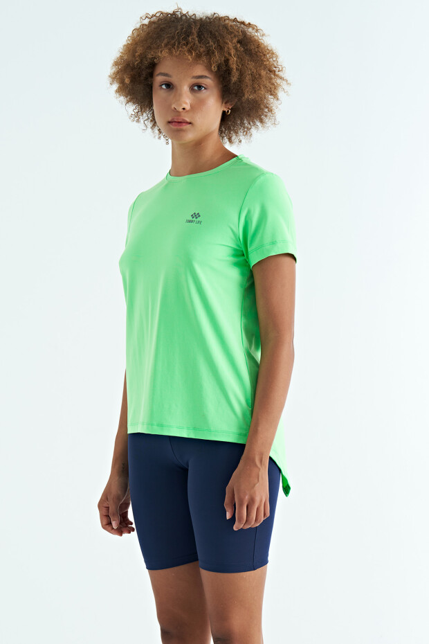 Neon Yeşil Sırt Yırtmaç Detaylı O Yaka Kısa Kollu Standart Kalıp Kadın T-Shirt - 97267 - 4