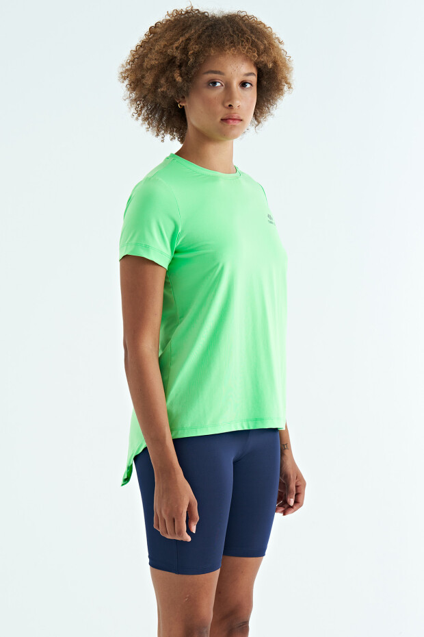 Neon Yeşil Sırt Yırtmaç Detaylı O Yaka Kısa Kollu Standart Kalıp Kadın T-Shirt - 97267 - 5