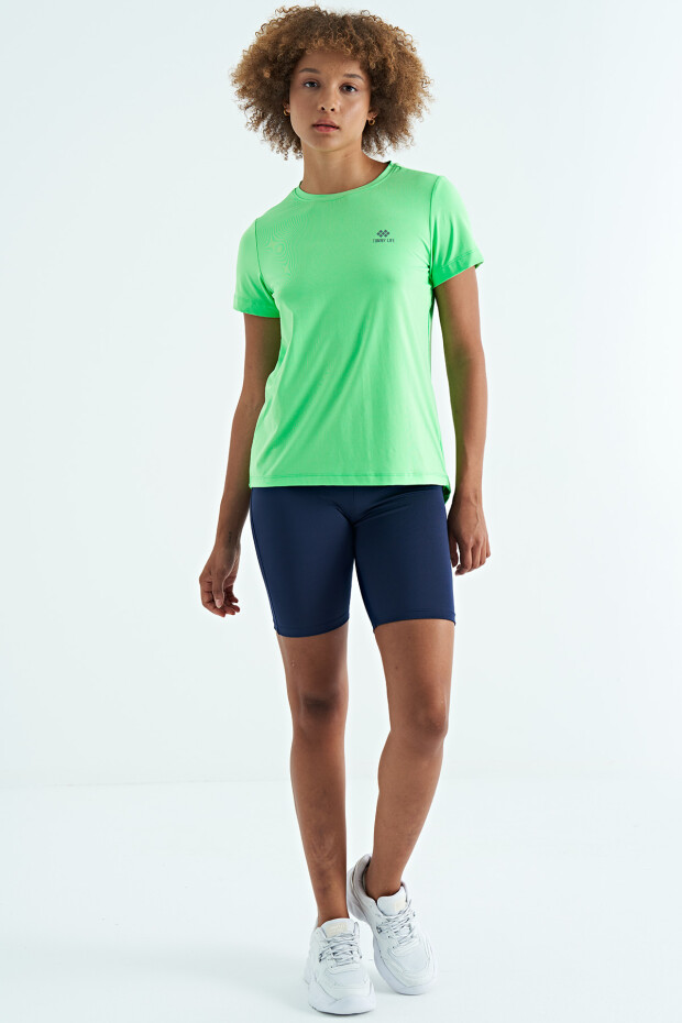 Neon Yeşil Sırt Yırtmaç Detaylı O Yaka Kısa Kollu Standart Kalıp Kadın T-Shirt - 97267 - 6