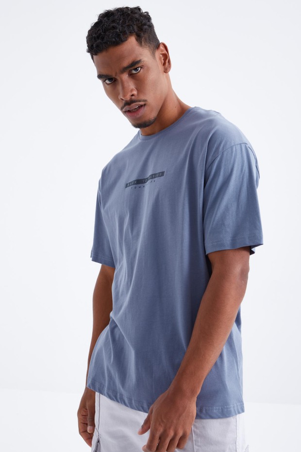 Tommy Life Petrol Sırtı Yazı Baskılı O Yaka Erkek Oversize T-Shirt - 88100. 2 Tommy Life Petrol Sırtı Yazı Baskılı O Yaka Erkek Oversize T-Shirt - 88100. 2