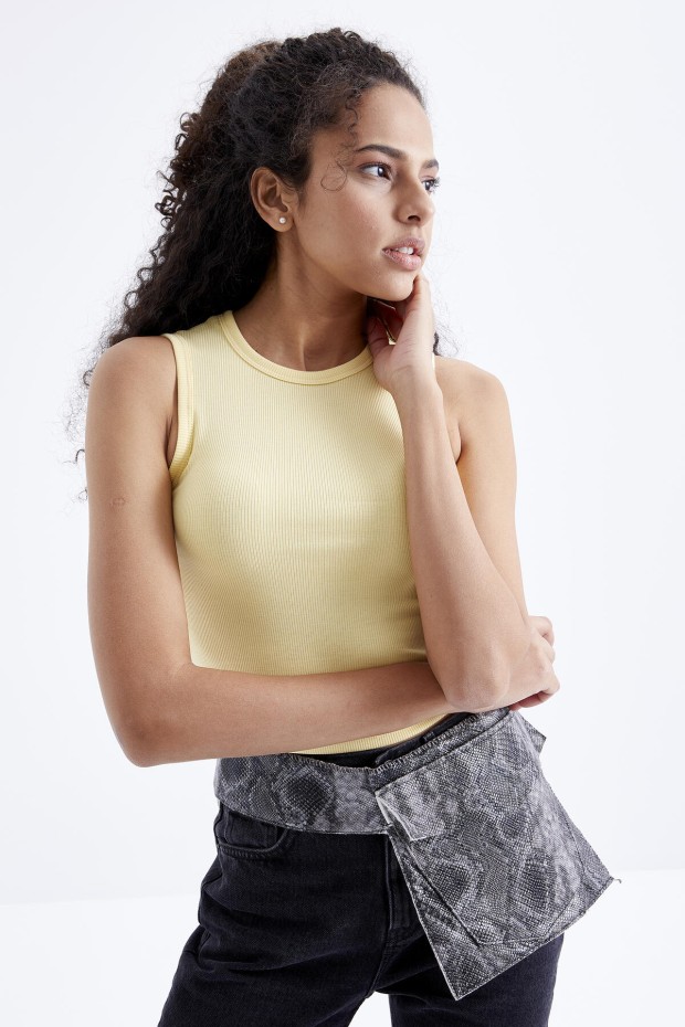 Tommy Life Sarı Basic Kolsuz O Yaka Kadın Crop Top Atlet - 97204. 7 Tommy Life Sarı Basic Kolsuz O Yaka Kadın Crop Top Atlet - 97204. 7
