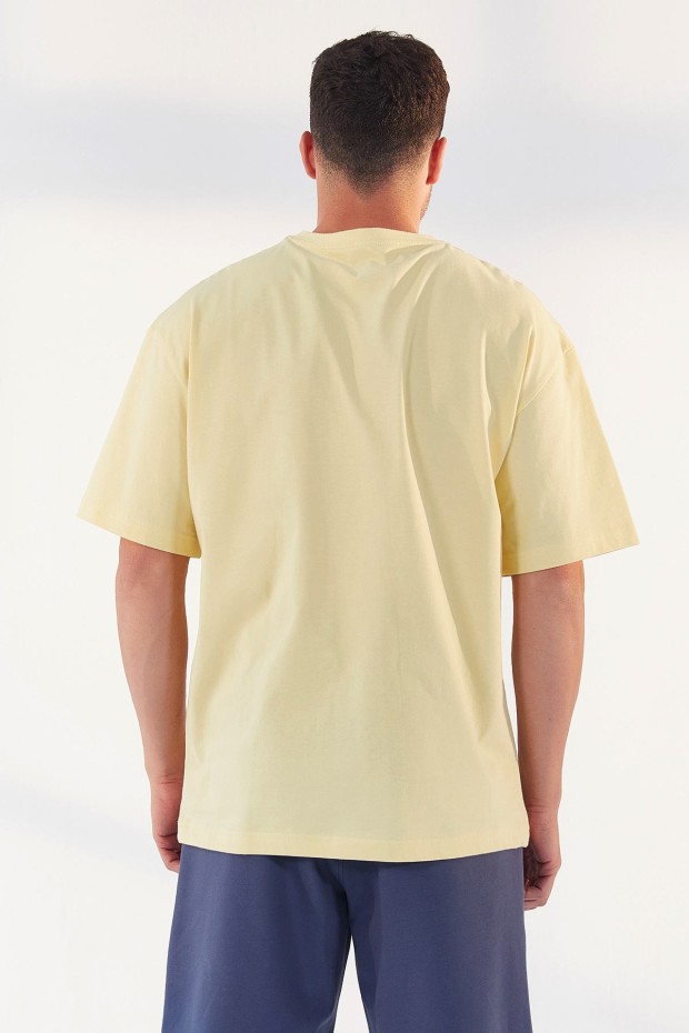 Tommy Life Sarı Küçük Yazı Baskılı O Yaka Erkek Oversize T-Shirt - 87985. 7