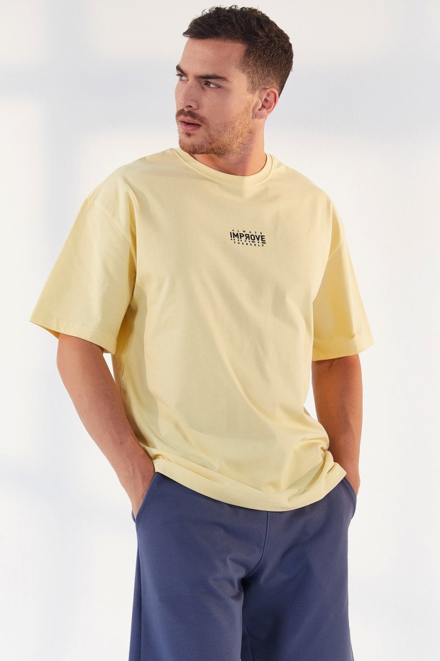 Tommy Life Sarı Küçük Yazı Baskılı O Yaka Erkek Oversize T-Shirt - 87985. 1