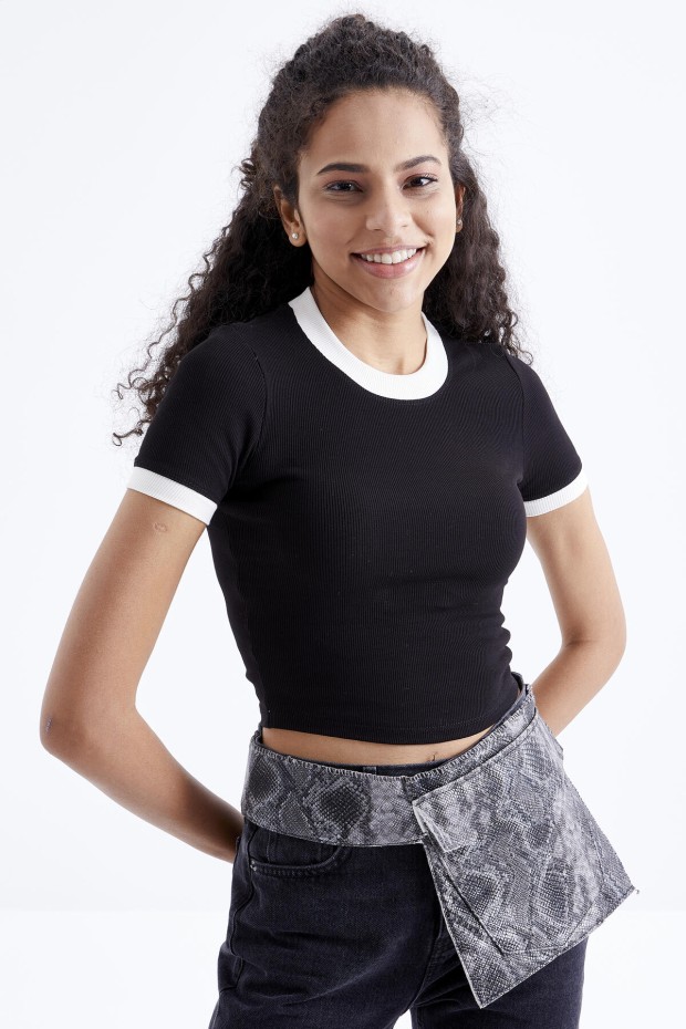 Tommy Life Siyah Basic Kol Detaylı O Yaka Kadın Crop Top T-Shirt - 97200. 3 Tommy Life Siyah Basic Kol Detaylı O Yaka Kadın Crop Top T-Shirt - 97200. 3