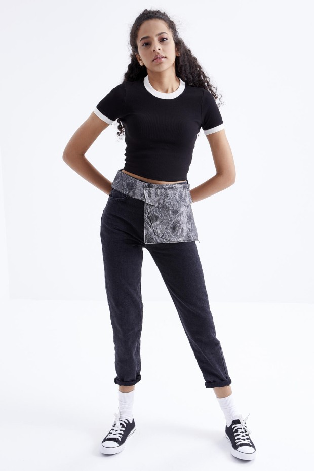 Tommy Life Siyah Basic Kol Detaylı O Yaka Kadın Crop Top T-Shirt - 97200. 2 Tommy Life Siyah Basic Kol Detaylı O Yaka Kadın Crop Top T-Shirt - 97200. 2