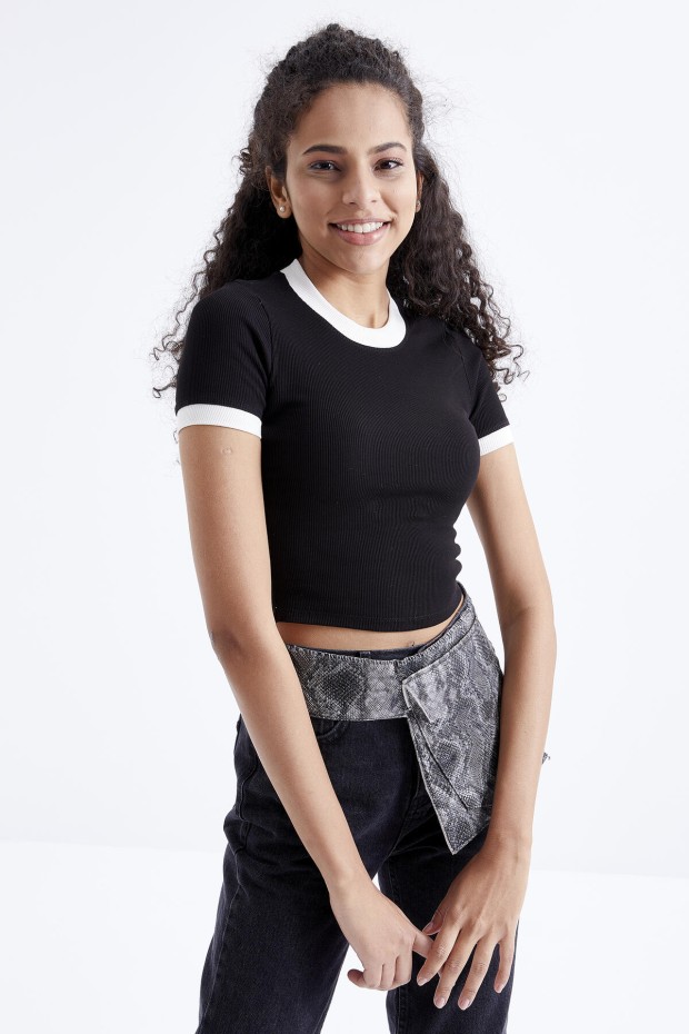 Tommy Life Siyah Basic Kol Detaylı O Yaka Kadın Crop Top T-Shirt - 97200. 1 Tommy Life Siyah Basic Kol Detaylı O Yaka Kadın Crop Top T-Shirt - 97200. 1