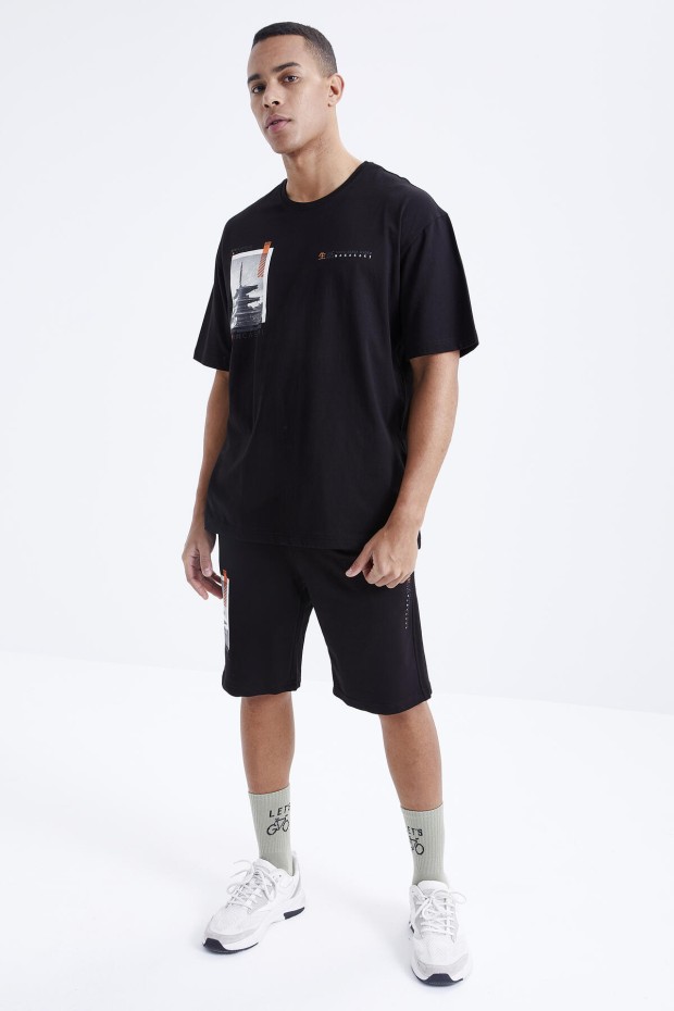 Tommy Life Siyah Baskılı O Yaka Oversize Bermuda Erkek Şort Takım - 85165. 1 Tommy Life Siyah Baskılı O Yaka Oversize Bermuda Erkek Şort Takım - 85165. 1