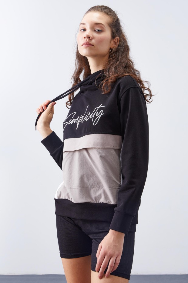 Tommy Life Siyah Bağcıklı Yaka Üç Renk Yazı Nakışlı Kadın Oversize Sweatshirt - 97189. 1 Tommy Life Siyah Bağcıklı Yaka Üç Renk Yazı Nakışlı Kadın Oversize Sweatshirt - 97189. 1