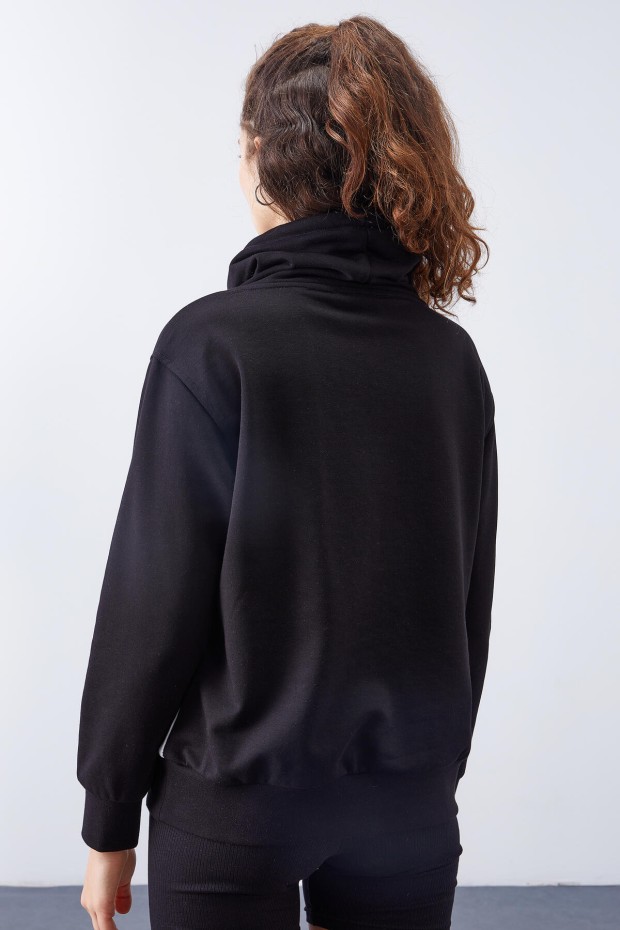 Tommy Life Siyah Bağcıklı Yaka Üç Renk Yazı Nakışlı Kadın Oversize Sweatshirt - 97189. 7 Tommy Life Siyah Bağcıklı Yaka Üç Renk Yazı Nakışlı Kadın Oversize Sweatshirt - 97189. 7