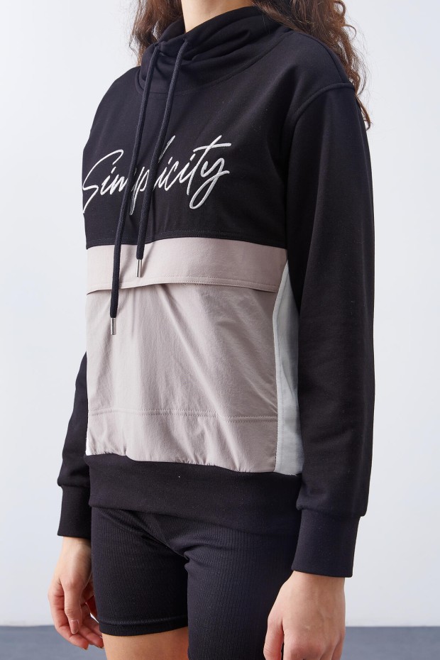 Tommy Life Siyah Bağcıklı Yaka Üç Renk Yazı Nakışlı Kadın Oversize Sweatshirt - 97189. 8 Tommy Life Siyah Bağcıklı Yaka Üç Renk Yazı Nakışlı Kadın Oversize Sweatshirt - 97189. 8