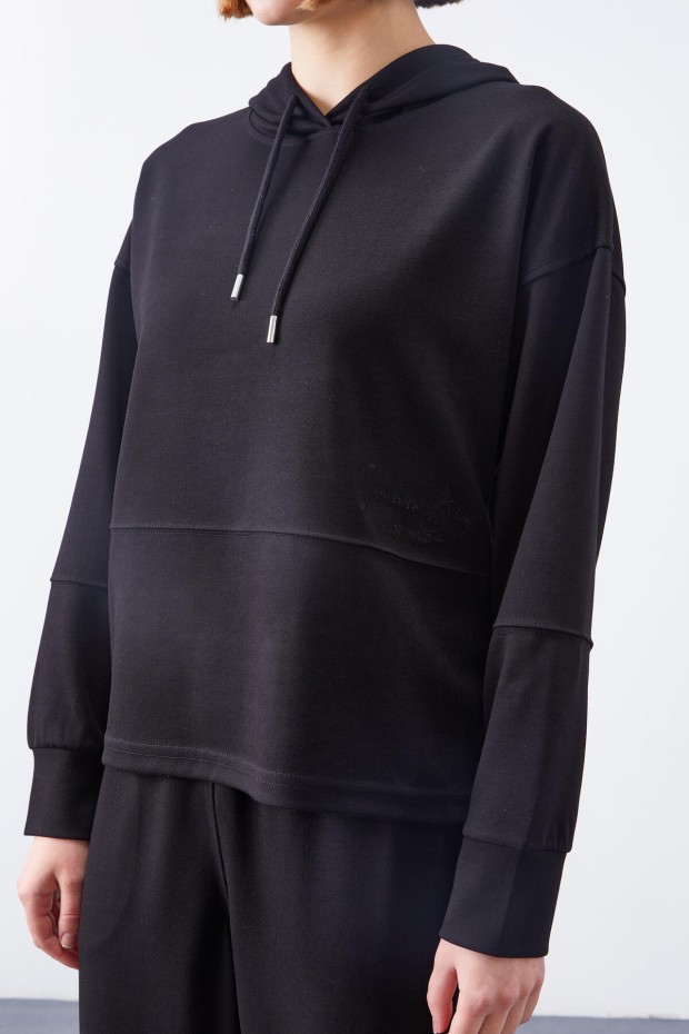 Tommy Life Siyah Kapüşonlu Nakış Detaylı Klasik Paça Kadın Oversize Eşofman Takımı - 95310. 8 Tommy Life Siyah Kapüşonlu Nakış Detaylı Klasik Paça Kadın Oversize Eşofman Takımı - 95310. 8