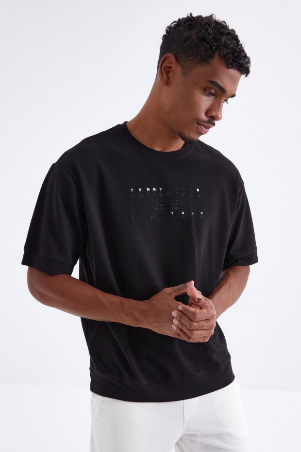 Tommy Life Siyah Küçük Yazı Nakışlı O Yaka Erkek Oversize T-Shirt - 88103. 1