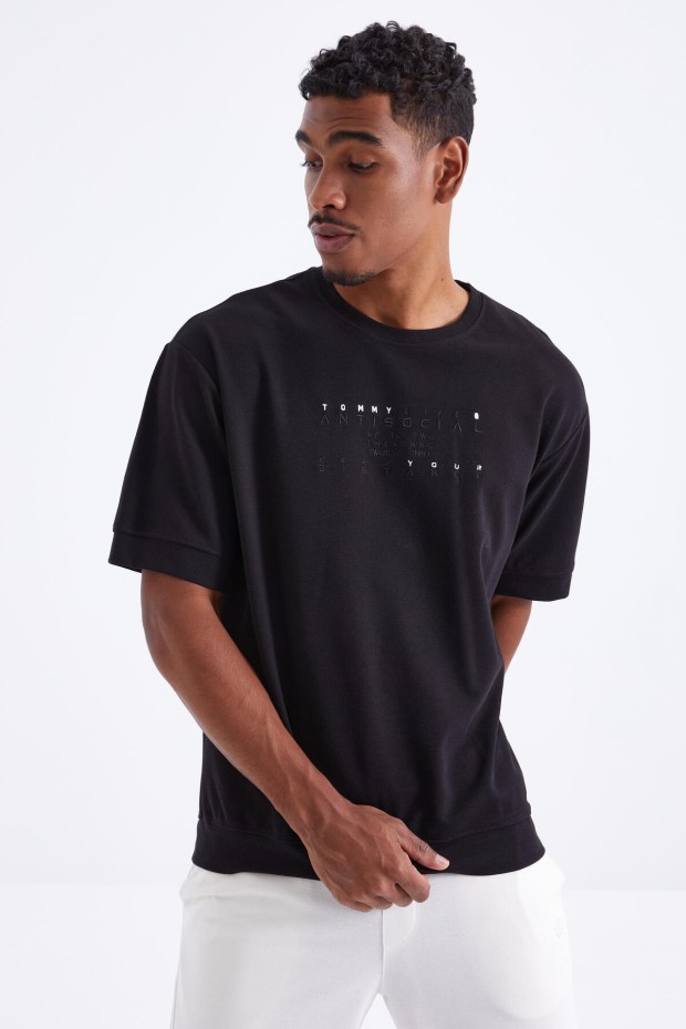 Tommy Life Siyah Küçük Yazı Nakışlı O Yaka Erkek Oversize T-Shirt - 88103. 2