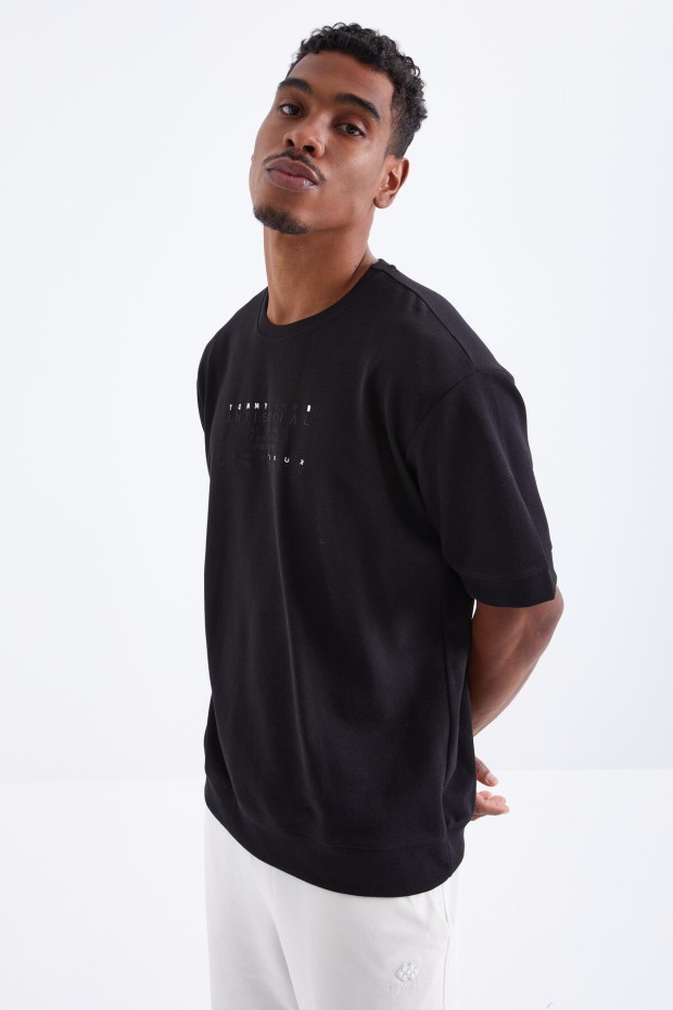 Tommy Life Siyah Küçük Yazı Nakışlı O Yaka Erkek Oversize T-Shirt - 88103. 7 Tommy Life Siyah Küçük Yazı Nakışlı O Yaka Erkek Oversize T-Shirt - 88103. 7