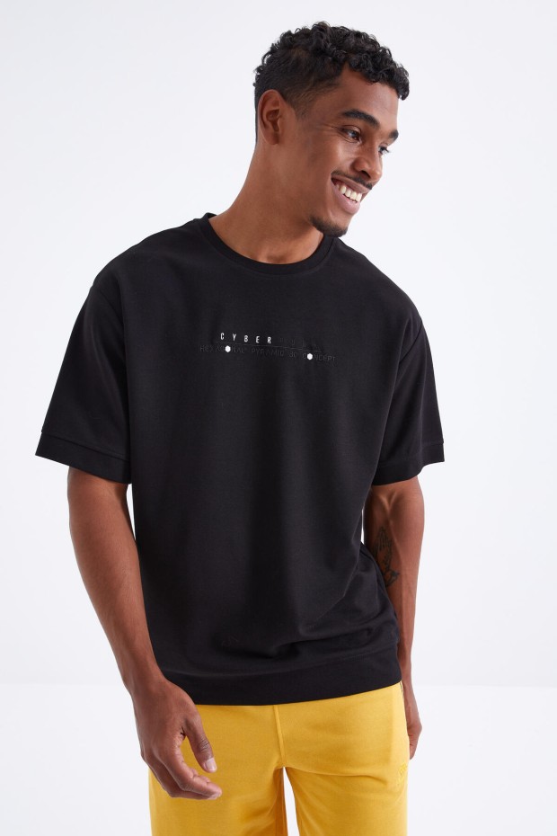 Tommy Life Siyah Minimal Yazı Nakışlı O Yaka Erkek Oversize T-Shirt - 88106. 6 Tommy Life Siyah Minimal Yazı Nakışlı O Yaka Erkek Oversize T-Shirt - 88106. 6