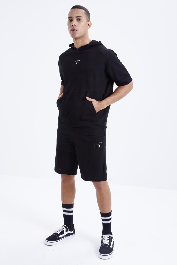 Tommy Life Siyah Nakışlı Kapüşonlu Kanguru Cep Oversize Erkek Şort Takım - 85166. 1 Tommy Life Siyah Nakışlı Kapüşonlu Kanguru Cep Oversize Erkek Şort Takım - 85166. 1