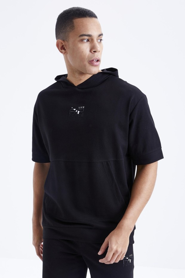 Tommy Life Siyah Nakışlı Kapüşonlu Kanguru Cep Oversize Erkek Şort Takım - 85166. 2 Tommy Life Siyah Nakışlı Kapüşonlu Kanguru Cep Oversize Erkek Şort Takım - 85166. 2