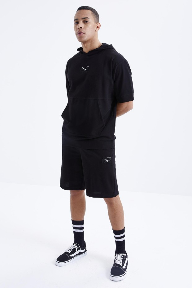 Tommy Life Siyah Nakışlı Kapüşonlu Kanguru Cep Oversize Erkek Şort Takım - 85166. 3 Tommy Life Siyah Nakışlı Kapüşonlu Kanguru Cep Oversize Erkek Şort Takım - 85166. 3