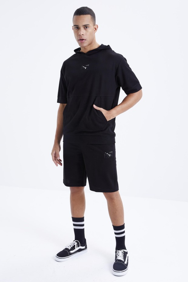 Tommy Life Siyah Nakışlı Kapüşonlu Kanguru Cep Oversize Erkek Şort Takım - 85166. 5 Tommy Life Siyah Nakışlı Kapüşonlu Kanguru Cep Oversize Erkek Şort Takım - 85166. 5
