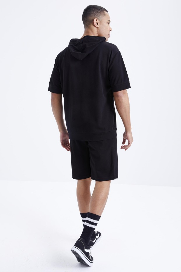 Tommy Life Siyah Nakışlı Kapüşonlu Kanguru Cep Oversize Erkek Şort Takım - 85166. 7 Tommy Life Siyah Nakışlı Kapüşonlu Kanguru Cep Oversize Erkek Şort Takım - 85166. 7