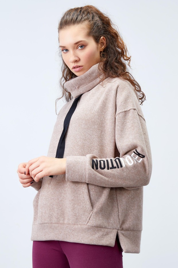 Tommy Life Toprak Büzgülü Bağcıklı Yaka Nakışlı Selanik Triko Kadın Oversize Sweatshirt - 97197. 1 Tommy Life Toprak Büzgülü Bağcıklı Yaka Nakışlı Selanik Triko Kadın Oversize Sweatshirt - 97197. 1