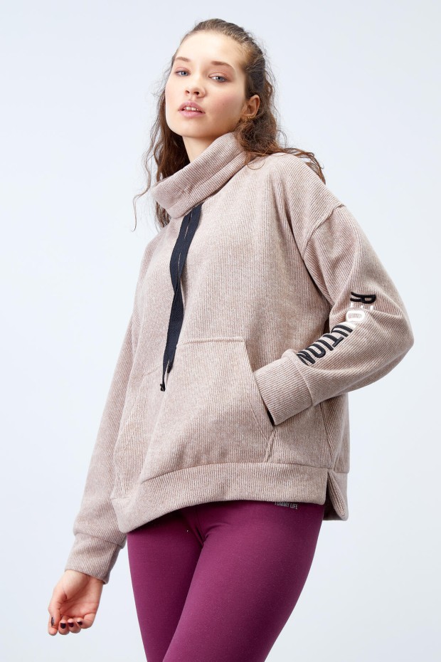 Tommy Life Toprak Büzgülü Bağcıklı Yaka Nakışlı Selanik Triko Kadın Oversize Sweatshirt - 97197. 3 Tommy Life Toprak Büzgülü Bağcıklı Yaka Nakışlı Selanik Triko Kadın Oversize Sweatshirt - 97197. 3