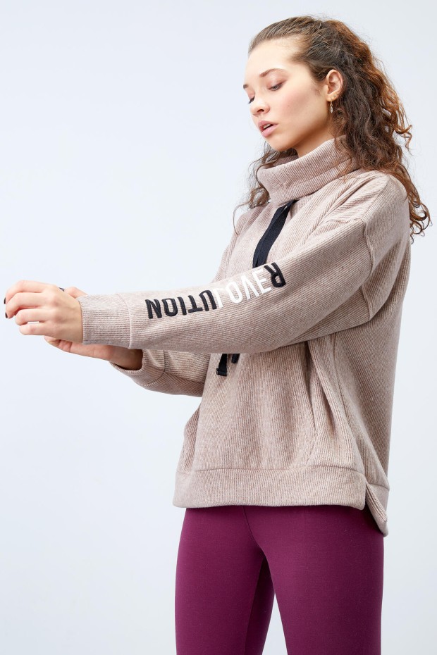 Tommy Life Toprak Büzgülü Bağcıklı Yaka Nakışlı Selanik Triko Kadın Oversize Sweatshirt - 97197. 5 Tommy Life Toprak Büzgülü Bağcıklı Yaka Nakışlı Selanik Triko Kadın Oversize Sweatshirt - 97197. 5