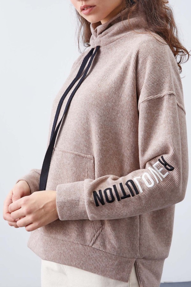 Tommy Life Toprak Büzgülü Bağcıklı Yaka Nakışlı Selanik Triko Kadın Oversize Sweatshirt - 97197. 8 Tommy Life Toprak Büzgülü Bağcıklı Yaka Nakışlı Selanik Triko Kadın Oversize Sweatshirt - 97197. 8