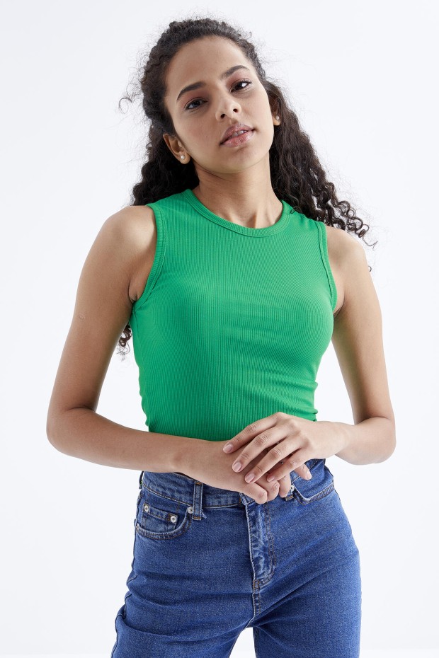 Tommy Life Yeşil Basic Kolsuz O Yaka Kadın Crop Top Atlet - 97204. 8 Tommy Life Yeşil Basic Kolsuz O Yaka Kadın Crop Top Atlet - 97204. 8